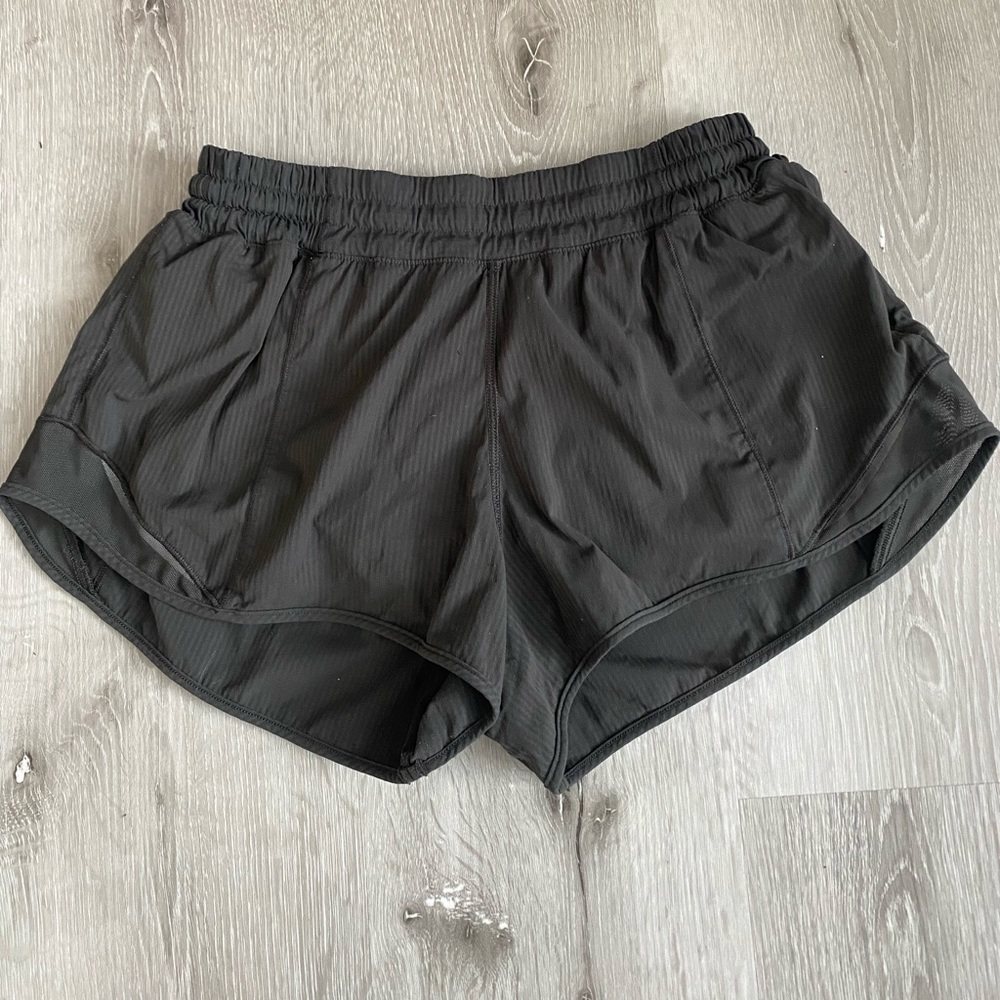 Lululemon hotty hot high shorts 2.5” size 6 grey